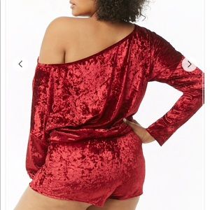 Plus Size Crushed Velvet Top & Shorts Set